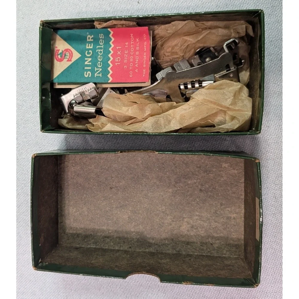 Singer Sewing Machine Attachments 160809 Vintage Green Box  Metal Feet Needles